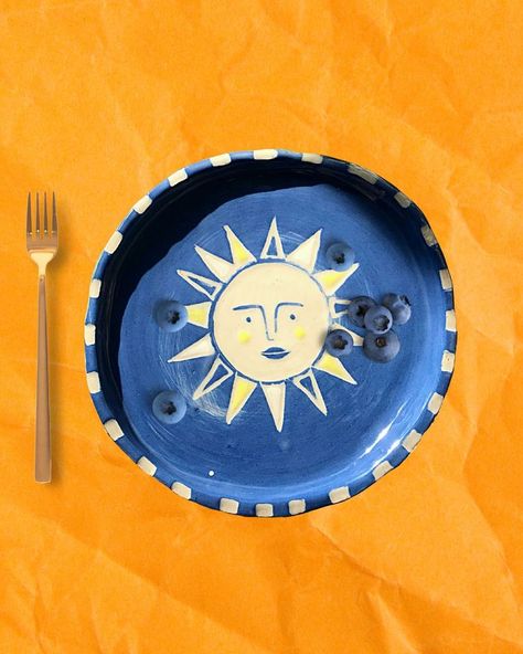 Ceramic Painting Ideas Plates, Ceramics Painting, Ceramic Sun, Studio Ceramics, Pottery Inspo, Color Me Mine, Handmade Ceramics Plates, Clay Sculpting, Painted Pottery