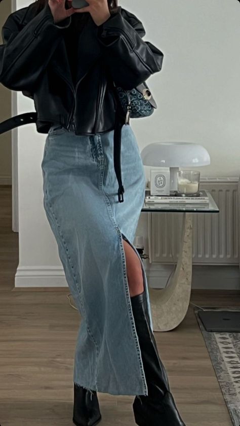 Leather Jacket With Denim Skirt, Denim Skirt Leather Jacket, Long Denim Skirt Outfit Winter, Denim Skirt Aesthetic, Long Denim Skirt Outfit Summer, Denim Skirt Outfit Aesthetic, Denim Skirt Winter, Ny Fits, Denim Skirt Outfit Winter