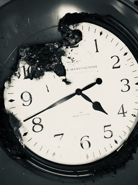 Clock time burnt aesthetic black and white noir Ticking Clock Aesthetic, Black And White Clock Aesthetic, Story Time Aesthetic, Clock Dark Aesthetic, Time Aethestic, Time Control Aesthetic, Black Clock Aesthetic, Dark Clock Aesthetic, Timelord Aesthetic