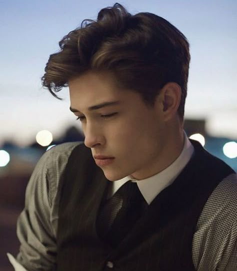 ▷1001 + Ideas for Trendy and Cool Haircuts for Boys Mode Rockabilly, Chico Lachowski, Strong Woman Tattoos, Cool Boys Haircuts, Beautiful Women Quotes, Handsome Men Quotes, Holmes Chapel, Handsome Style, Camila Morrone