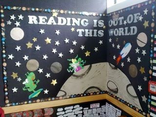 Reading Is Out of This World (ok, cheesy saying, but cool bulletin board) Space Theme Library, Outer Space Library Theme, Reading Adventure Bulletin Boards, Reading Is Out Of This World Bulletin Board, Books We've Read Bulletin Board, Space Theme Classroom, Reading Corner Classroom, Reading Display, Space Classroom