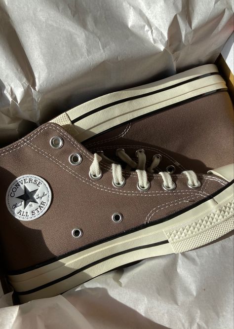 Highcut Converse, Light Brown Converse, Hobbit Picnic, Converse Chuck Taylor 70s, Converse Chuck 70s, Converse 70s, Brown Converse, Converse Brown, Vintage Socks