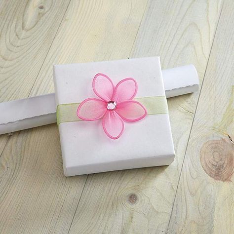 Baby Shower Wrapping, Cookie Craft, White Wrapping Paper, Gift Wrap Paper, Pink Sugar, Big Gifts, Beautiful Gift Wrapping, American Greetings, Japanese Paper