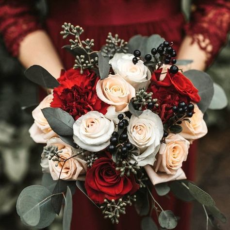 Many ladies want to be unique and original on the wedding, so they choose for their bouquet strong and striking colors like black and red. Unique Prom Bouquet Ideas, Prom Flowers Bouquet Red Dress, Black White Red Bouquet, Red And Black Prom Bouquet, Red Prom Flowers Bouquet Unique, Red White Black Bouquet, Red And Black Prom Flowers Bouquet, Hoco Flowers, Prom Flowers Bouquet