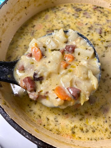 How to make Potato Soup With Cast Iron Browned Smoked Sausage Ingredients: 3 carrots, 1 stalk celery, 1/2 onion, 1 leek (white/light green part only), 2 green onions, 8 cloves garlic 1 tbsp olive oil 1 tbsp butter salt, pepper, 1 tsp rosemary, 1 tsp thyme, 1 tsp marjoram, 1 tsp oregano, 1 tsp ground […] Potato Soup With Sausage, Soup With Sausage, Sausage Potato Soup, Sausage Ingredients, Celery Recipes, Martha Stewart Recipes, Bisque Recipe, How To Make Potatoes, Savory Herb