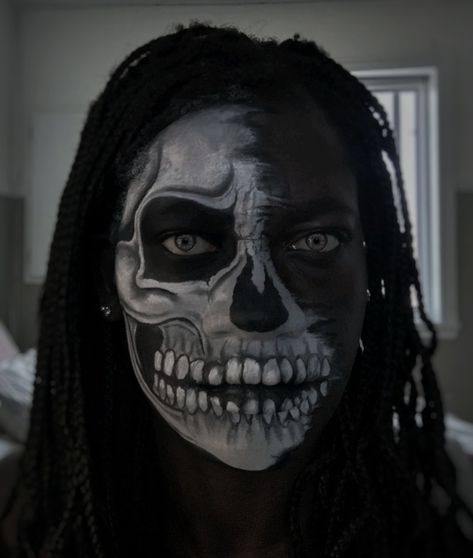 Male Halloween Makeup, Makeup Guys, Skeleton Makeup, Half Man, Male Makeup, Skull Makeup, Woman Face, Halloween Makeup, Face Paint