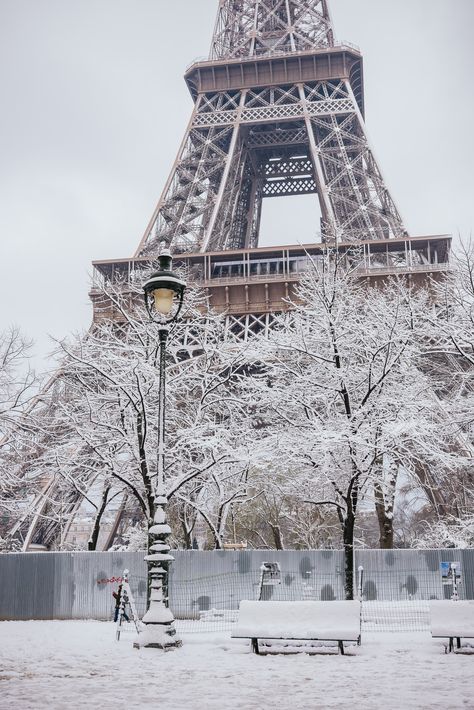 Winter landscape from Paris. The Eiffel Tower covered in snow. February 2018. #parisphotographer #winterinparis #pariswinter #snow #eiffeltower February Pictures Photography, Snow In Paris, Paris Snow, Paris In Winter, Paris Winter, Paris Landmarks, Paris Dream, Paris Wallpaper, Beautiful Paris