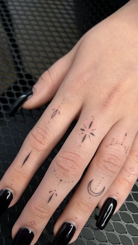 Sun Moon Star Finger Tattoo, Celestial Finger Tattoo, Delicate Finger Tattoos For Women, Fine Line Hand Tattoo, Handpoke Tattoo Ideas, Moon Finger Tattoo, Dainty Hand Tattoos, Tattoo Main, Small Finger Tattoos