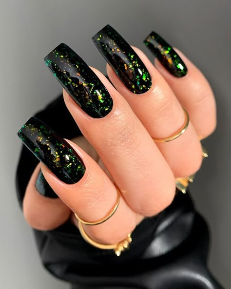 Full Black Nails, Emerald Green And Gold Nails, Xmas Nail, Xmas Nail Art, Glitch In The Matrix, Witchy Nails, Nails Beautiful, Goth Nails, Nail Essentials