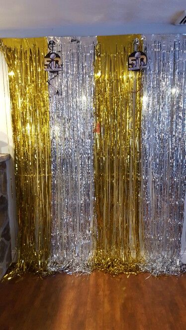 Super bowl 50 backdrop.  Gold and silver Tinsel Foil Backdrop Ideas, Foil Backdrop Ideas, Streamer Wall, Diy Foil, Photowall Ideas, Foil Curtain, Super Bowl 50, Gold Backdrop, Snow Ball