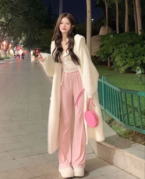 Modest Girly Outfits, Korean Casual Outfits, Korean Fashion Dress, Casual Day Outfits, Easy Trendy Outfits, Ulzzang Fashion, Simple Trendy Outfits, Pink Pants, Modest Fashion Outfits