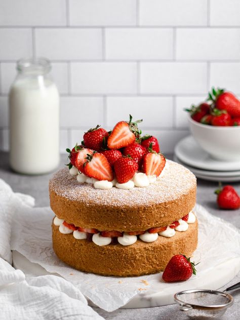 Classic Victoria Sponge Cake Victoria Sponge Cake With Flowers, Sponge Cakes Decoration, Birthday Cake Victoria Sponge, Victoria Sponge Decoration, Decorated Victoria Sponge Cake, Victoria's Sponge Cake, Vanilla Sponge Cake Decoration, Sponge Cake Design, Victoria Sponge Birthday Cake