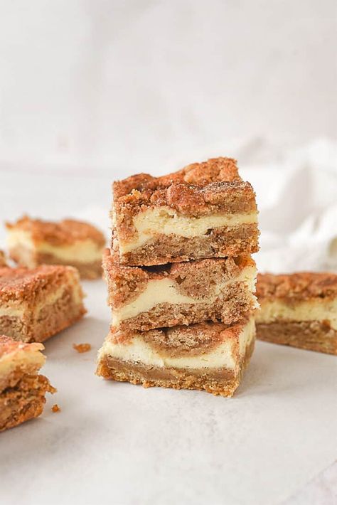 Cream Cheese Blondies, Snickerdoodle Blondies Recipe, Snickerdoodle Cheesecake Bars, Snickerdoodle Blondies, Snickerdoodle Cheesecake, Snickerdoodle Bars, Frozen Cheesecake, Cream Cheese Bars, Cream Cheese Desserts