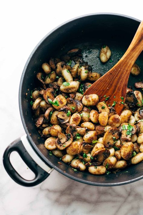 Mushroom Gnocchi with Walnut Pesto and Arugula - a rustic vegetarian recipe made with easy ingredients like Parmesan cheese, garlic, olive oil, arugula, mushrooms, and DeLallo potato gnocchi. Comes together in 30 minutes or less! ♡ | pinchofyum.com Mushroom Gnocchi, Fajita Mix, Vegetarian Bowls, Pinch Of Yum, Beef Fajitas, Walnut Pesto, Meals To Make, Cooking Seafood, Bowl Food