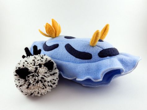 Sea slug plushie with a pom pom sea bunny next to it. The plushie is blue Chromodoris dianae with yellow gills and rhinophores. The sea bunny is made out of white and black yarn. Marine Plushies, Plushie Design, Sea Bunny, Kitty Corner, Diving Underwater, Super Cool Stuff, Sea Snail, Sea Slug, Plushie Patterns