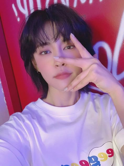 [GWSN] °˖✧ Miya ✧˖° Haircuts Designs, Wolf Haircuts, Miya Gwsn, Hair Ideas For Women, Wolf Cut Hair, The Haircut, Short Grunge Hair, Tapered Haircut, Haircut Designs