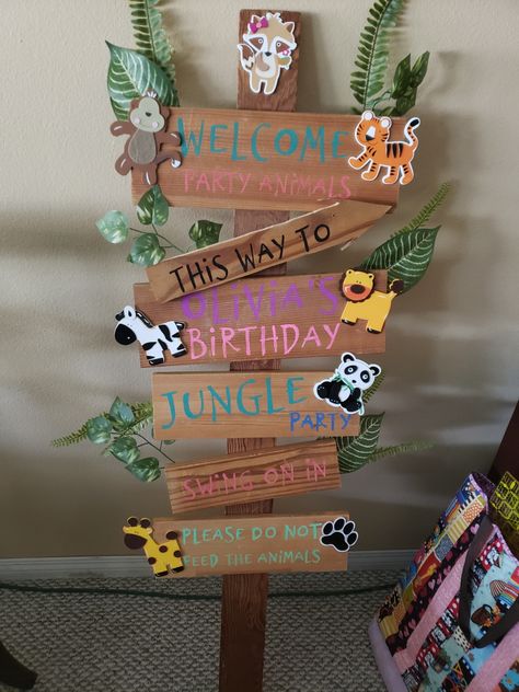 Birthday Zoo Theme Decoration, Jungle Birthday Decor, Safari Birthday Party Activities, Diy Wild One Birthday Decorations, Zoo Party Decorations, Safari Birthday Party Decorations Diy, Wild One Birthday Party Girls Diy, Jungle Theme Decoration Ideas, Safari Birthday Decor