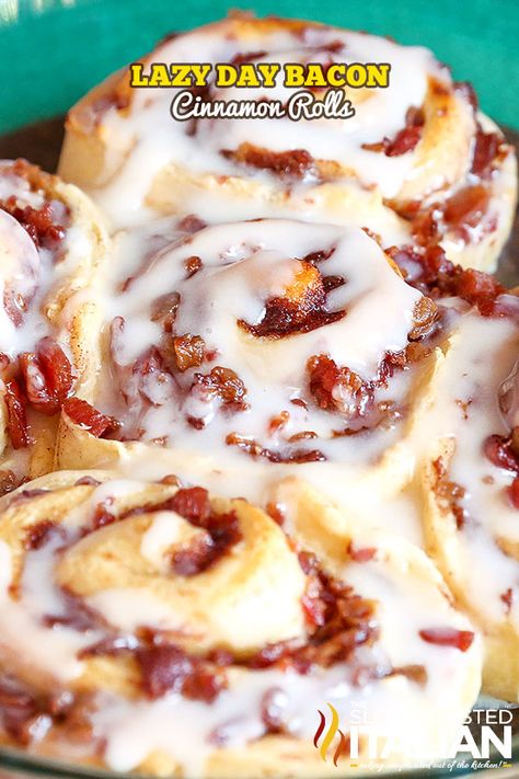 Bacon Cinnamon Rolls, Bacon Desserts, Slow Roasted Italian, Bacon Roll, 2 Ingredient Recipes, The Slow Roasted Italian, Easy Bacon, Cinnamon Recipes, Ooey Gooey