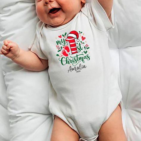 Bodysuit personalize 1st Christmas Baby Outfit with Santa Sleigh,Custom Newborn Bodysuit,Baby’s First Christmas Gift,Unisex Holiday Onesie Holiday Onesies, Unisex Christmas Gifts, Babys First Christmas, Newborn Bodysuit, Baby Christmas Outfit, Santa Sleigh, Baby Outfit, 1st Christmas, Christmas Baby