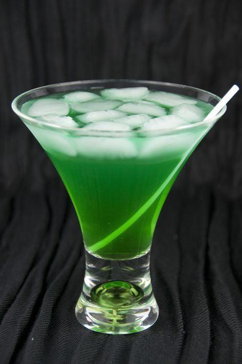 Tropical Leprechaun Drink Leprechaun Drink, Tropical Drink Recipes, Blue Curacao Liqueur, Grill Sandwich, Melon Liqueur, Day Cocktails, Blame It On The Alcohol, Green Drink, Mix Drinks