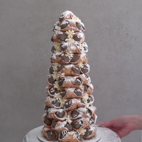 Rosie's Dessert Spot on Instagram: “Because no party is complete without a cannoli tower, am I right? 😉 These babies are filled with cream cheese and Oreo cheesecake filling-…” Cannoli Tower, Cannoli Cake, Cake Tower, Cheesecake Filling, Oreo Cheesecake, Cannoli, Spot On, Oreo, Cream Cheese