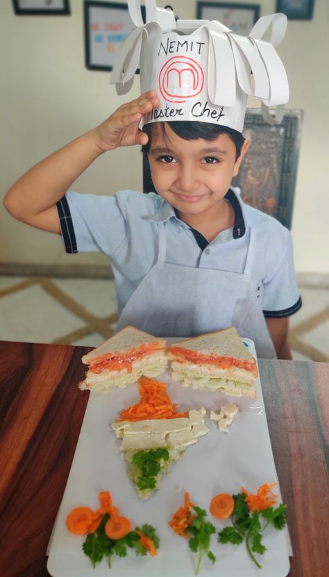 Tricolour Sandwich, plating with tricolour Indian map Tricolour Food Ideas For Kids, Tri Colour Food Ideas, Tri Colour Activity For Kids, Independence Day Ideas For Kids, Independence Day Kids Activities, Food Day Activities For Kids, Flameless Cooking For Kids, Fireless Cooking For Kids, Fireless Cooking Ideas