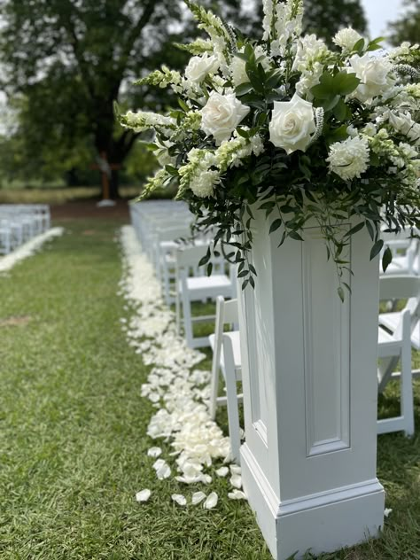 Wedding Aisle White Flowers, Green And White Aisle Flowers, White Floral Wedding Aisle, White Flowers Down Aisle, White Flowers Lining Aisle, Beautiful Wedding Venues, Ceremony Inspiration, Ceremony Arch, White Bouquet