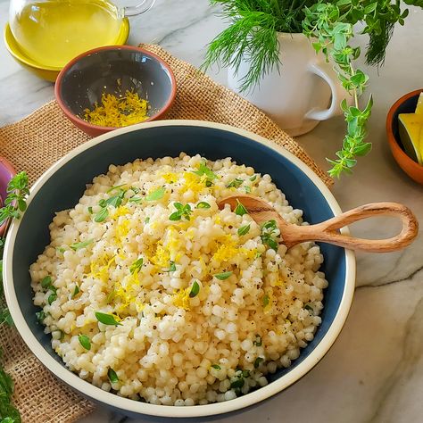 Pearl Couscous with Lemon, Garlic & Oregano Lemon Parmesan Couscous, Garlic Couscous, Pearl Couscous Recipes, Oregano Recipes, Couscous Dishes, Round Pasta, Pearl Couscous, Vegetarian Sides, Couscous Recipes