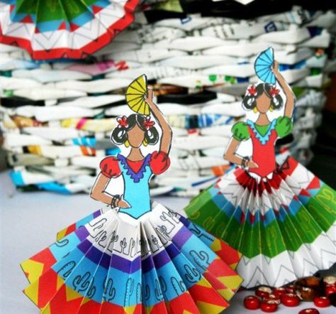 Project ideas for making Mexican, or Cinco de Mayo crafts. 50+ fiesta craft ideas for kids and for adults.Craft ideas including piñatas, huge flowers, maracas and wreaths, using crepe paper, yarn, cla Mexican Yarn Art, Mexico Crafts, Spanish Crafts, World Thinking Day, Paper Rosettes, Mexican Crafts, Fiesta Decorations, Festive Crafts, 5 De Mayo