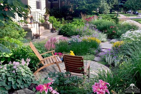 Lawn Free Yard, Front Yards Curb Appeal, Outdoor Paradise, Garden Wallpaper, English Cottage Garden, Yard Project, Native Garden, Front Yard Garden, Front Yard Landscaping Design