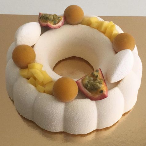 Ruban de Gourmandises: Entremet vanille mangue passion Number Cakes, Fancy Desserts, No Cook Desserts, Velvet Cake, Passion Fruit, Mini Cakes, Tart, Biscuits, Pastry