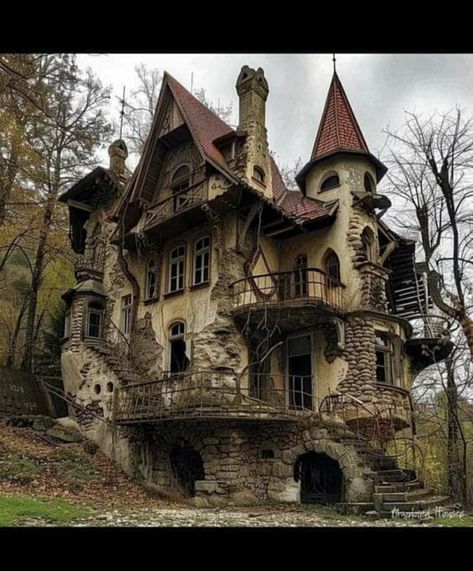 Weird Buildings Architecture, Abandoned Castle Aesthetic, Gothic Home Exterior, Abandoned House Aesthetic, Old Buildings Architecture, Weird Architecture, Cool Buildings, Feeling Uneasy, Old Fashioned House