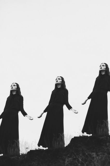 Three Women, Southern Gothic, 다크 판타지, Season Of The Witch, Witch Aesthetic, Witchy Woman, A Hill, Dark Photography, 영감을 주는 캐릭터