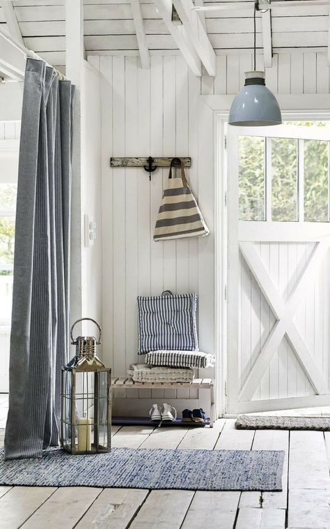 Seaside Cottage Interior, Summer House Interiors, Nantucket Style Homes, Nautical Interior, Beach House Interior Design, Seaside House, Coastal Interiors Design, Beach Cabin, Cottage Interior