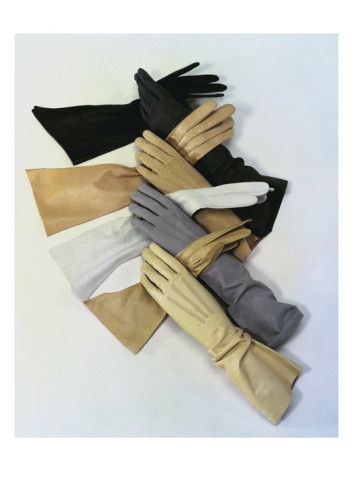 Erwin Blumenfeld, Vogue Photo, Elsa Peretti, Clothing Photography, Moda Vintage, Harper's Bazaar, Carolina Herrera, Leather Gloves, Mitten Gloves