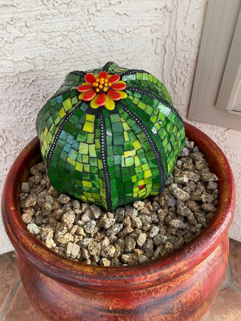 Mosaic Yard Art Ideas, Mushroom Mosaic, Cactus Mosaic, Mosaic Sculpture, 3d Mosaic, Mosaic Tiles Crafts, Mosaic Art Diy, Mosaic Rocks, Mosaic Pots