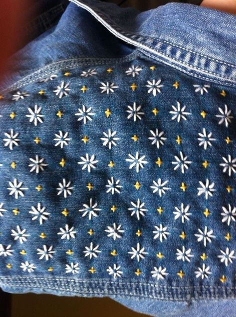 Embroidery Jeans Diy, Sashiko Pattern, Denim Embroidery, Sashiko Embroidery, Diy Embroidery Patterns, Basic Embroidery Stitches, Pola Sulam, Japanese Embroidery, Embroidery On Clothes