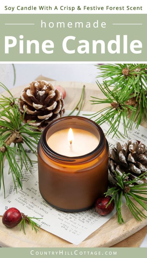 Diy Pine Oil, Pine Candle Diy, Homemade Organic Candles, Christmas Candle Jars Craft Ideas, Candle Making Labels, Christmas Candle Scent Recipes, Christmas Candle Scents Recipes, Diy Natural Gifts, Diy Winter Candles