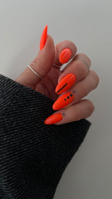 Neon Orange Design Nails, Orange Manicure Designs, Matte Black And Orange Nails, Orange Gel Nails Ideas, Orange Nail Design Ideas, Orange Summer Nails Designs, Orange Nails Stiletto, Late August Nails, Sunset Orange Nails