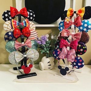 Disney Ear Holder | Etsy Casa Disney, Disneyland Ears, Disney Minnie Mouse Ears, Disney Room Decor, Disney Headbands, Diy Disney Ears, Diy Mickey Ears, Disney Mouse Ears, Mickey Balloons