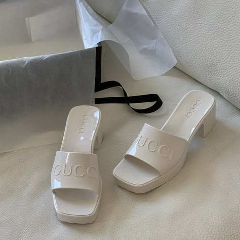 Hegia de Boer on Instagram: “So comfy, will wear them so much this summer 👡 @gucci 🤍” Dr Shoes, Hype Shoes, Shoe Inspo, Aesthetic Shoes, Shoe Closet, Pretty Shoes, Dream Shoes, Mode Inspiration, White Shoes