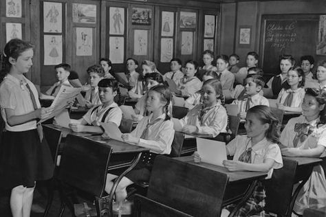 1970s School classroom 1950s Classroom, 1970s School, Gamma Rays, School Nostalgia, Bloxburg Ideas, Break Bad Habits, Flexible Seating, School Memories, Vintage School