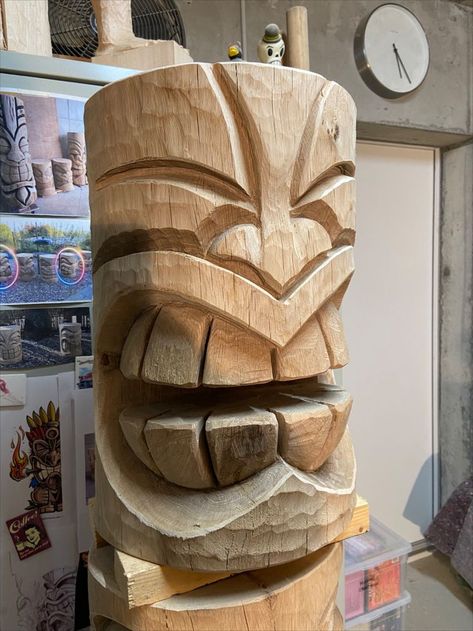 Wiki Tiki, Hot Tub Decorating, Wooden Garden Ornaments, Chainsaw Carving Patterns, Tiki Carving, Tiki Pop, Tiki Faces, Wood Carving Art Sculpture, Tiki Head