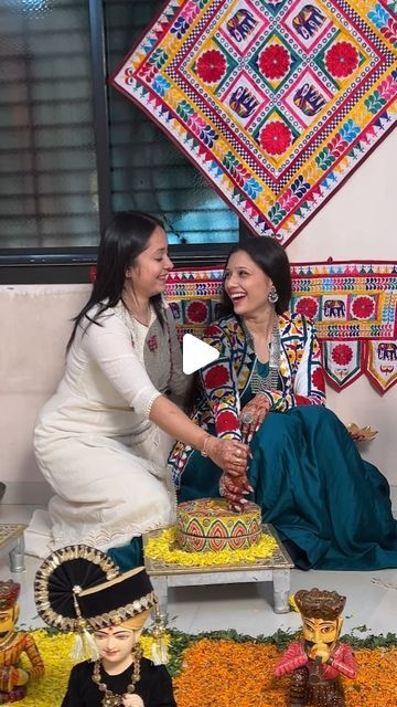 parthkiurvi on Instagram: "Cute glimpse from very beautiful traditional ceremony - Vana Rasam ✨  Bride @urvashigajera Groom @parth_blr Shot & edited by @shaadiwaadi.frameinn Account Managed by @shaadiwaadi.frameinn . . . . . #VanaRasam #TraditonalCeremony #Wed #Shaadi #Marriage #Proposal #Proposed #SheSaidYes #Engagement #MarryMe #EngagementBliss #Wedding #WeddingCountdown #IndianWedding #SaveTheDate #Countdown #HappilyEverAfter #BetterHalf #ParthKiUrvi" Vana Rasam Outfit, Vana Rasam For Wedding, Vana Rasam, Engagement Ring Platter, Ring Platter, Wedding Countdown, Wedding Girl, Diy Lamp Shade, Marriage Proposal