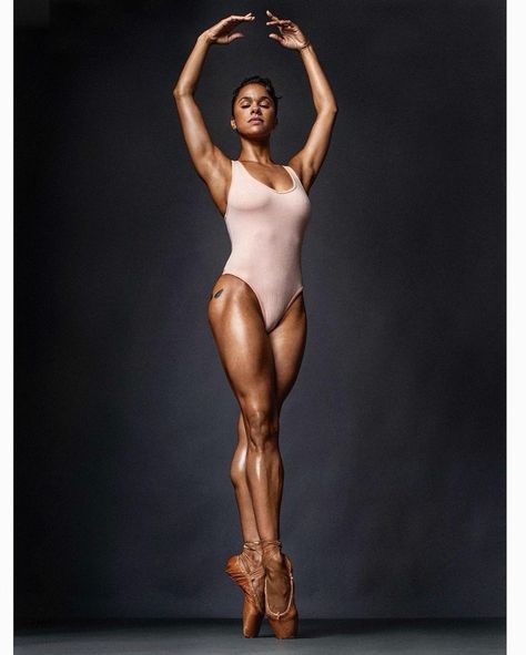 Misty Copeland Flexibility Black Woman, Misty Copeland Swan Lake, Black Contemporary Dancer, Contemporary Pointe Poses, Misty Copeland Ballet, Ballerina Legs, Ballet Legs, Dancer Photography, Black Ballerina