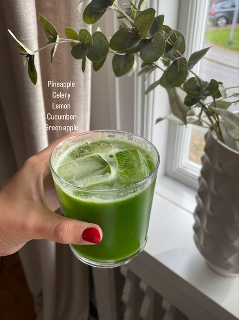 Green Glow Juice, Glowy Skin Juice, Green Juice Aesthetic, Flat Tummy Foods, Glowing Skin Juice, Glow Juice, Juice Aesthetic, Fresh Juice Recipes, Luteal Phase