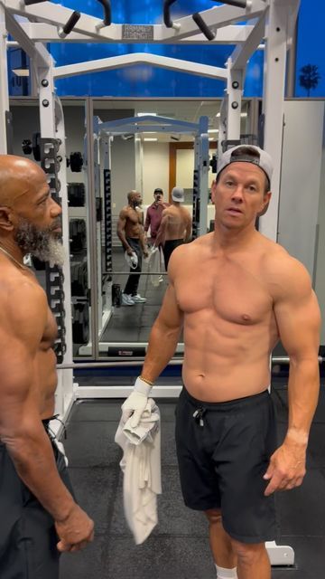 Mark Wahlberg on Instagram: "4 am club 🙏🔥 @municipal 📈💯 #MunicipalPartner" Mark Wallburg, Mark Wahlberg Wallpaper, Mark Wahlberg 90s, Mark Wahlberg Muscle, Mark Wahlberg Calvin Klein, Actor Mark Wahlberg, Marky Mark, Am Club, Mark Roberts