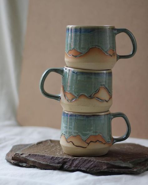 Mountain Mug Pottery, Wheel Thrown Mug Ideas, Ceramics On The Wheel, Pottery Mugs Wheel Thrown, Mug Glazing Ideas, Pottery Mug Shapes, Mug Shapes Pottery, Mug Glaze Ideas, Unique Pottery Ideas Creative