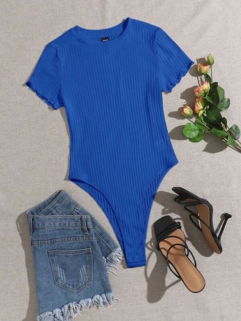 Bodysuit Outfit Aesthetic, 23 Fashion, Girly Girl Outfits, Body Suit Outfits, Stylish Glasses, Casual Cap, Classy Casual Outfits, Plain Tees, Classy Casual