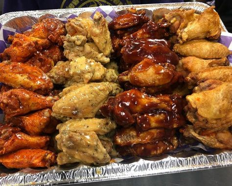 Soul Food Catering Ideas, Chicken Wings Platter, Wings Platter, Tailgate Party Food, Party Food Buffet, Soul Food Dinner, Party Food Platters, Chicken Wing Recipes, Food Goals